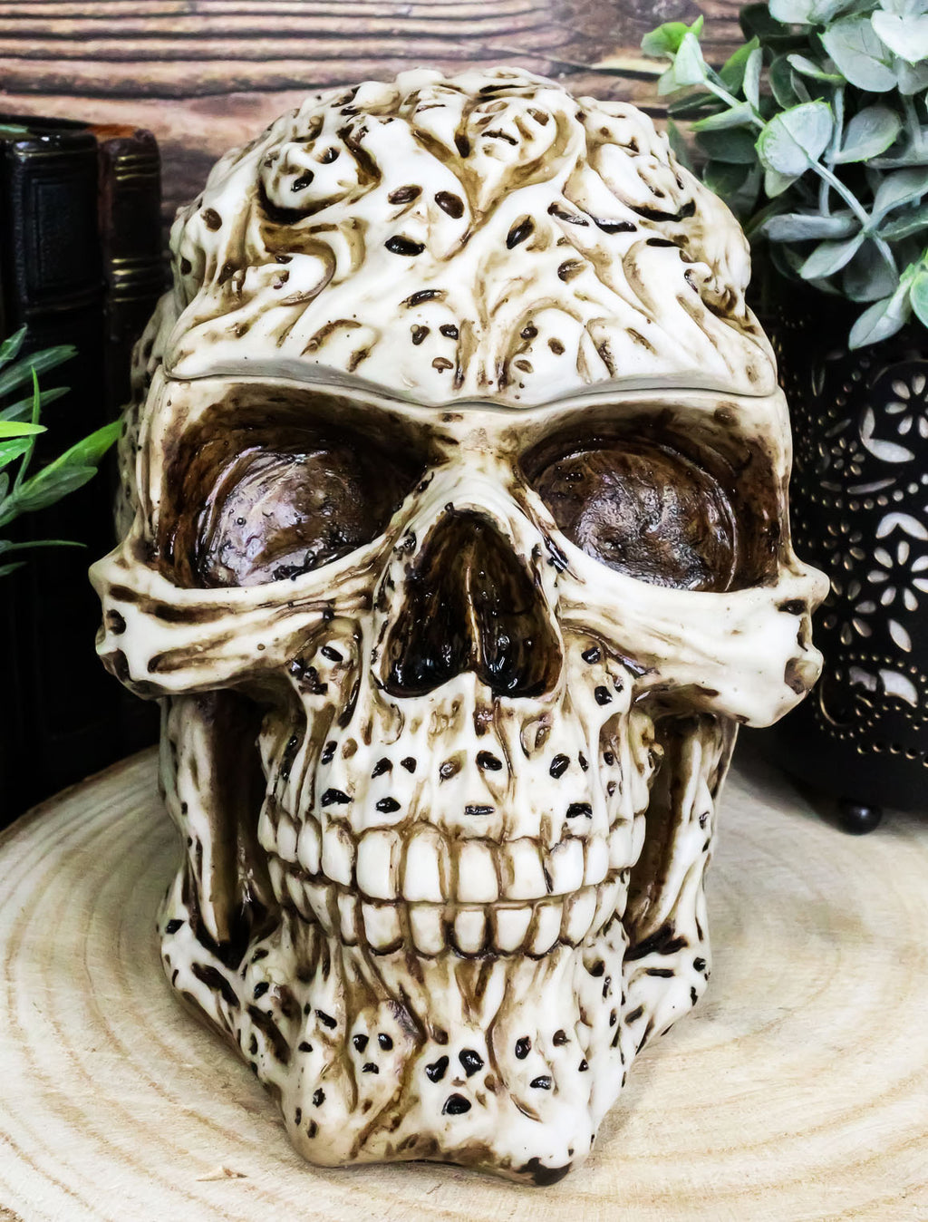 Filigree Skull Candle 