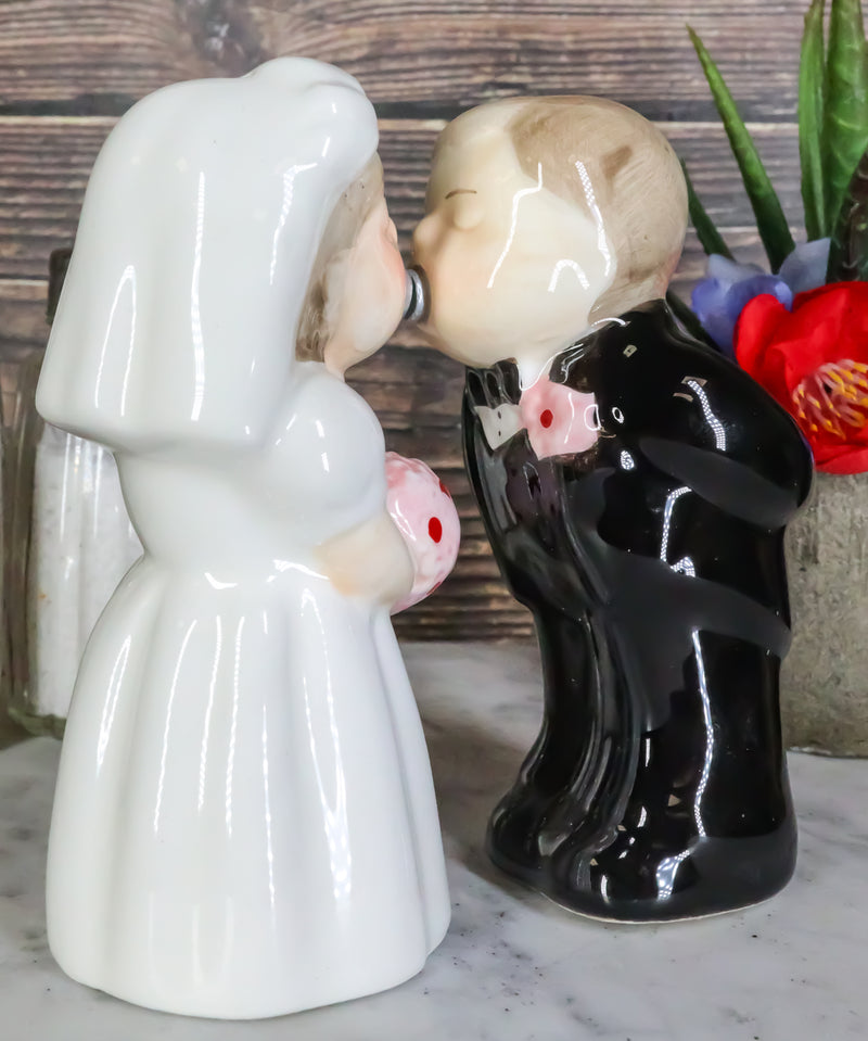 Kissing Mr & Mrs Gnome Couple Magnetic Salt Pepper Shakers Ceramic Figurine  Set